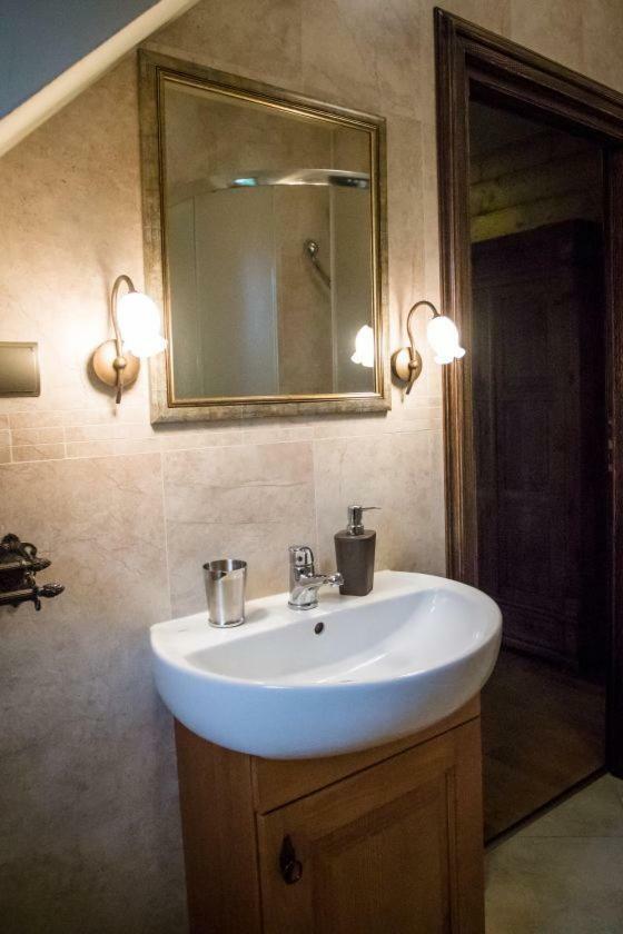 Stary Lwow Bed & Breakfast Korczyna  Luaran gambar